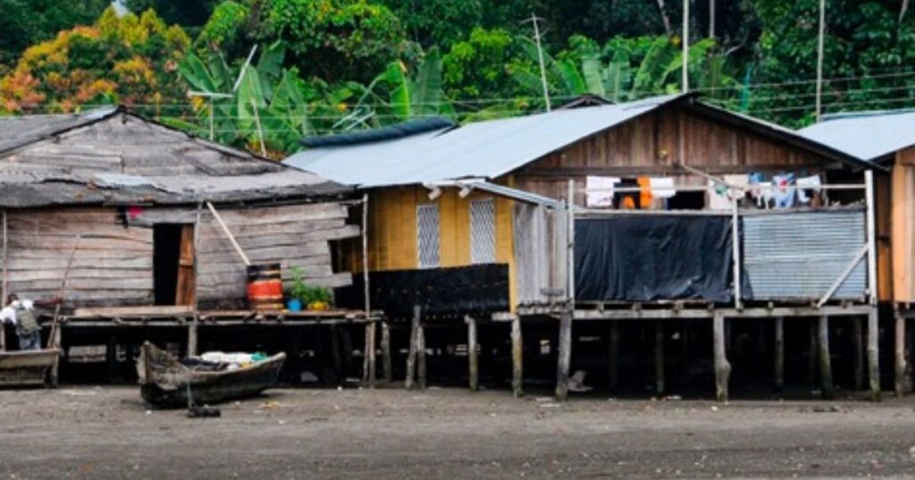 Tumaco huts