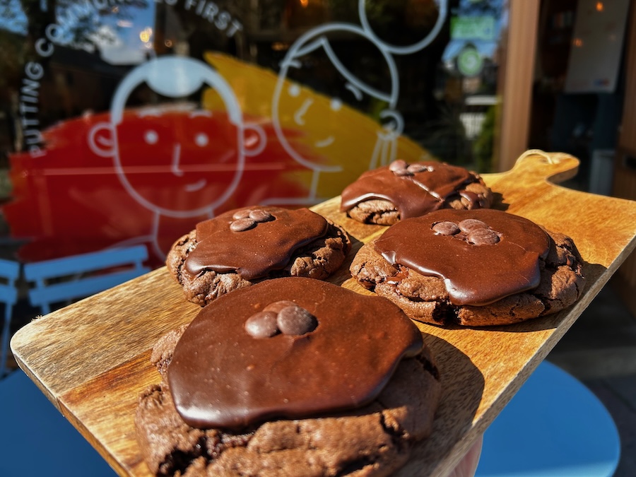 4 Chocolate fudge cookies